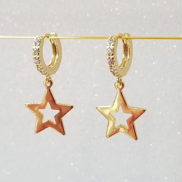 Eleonorajewels Jewelry - Star charm huggie hoop earrings